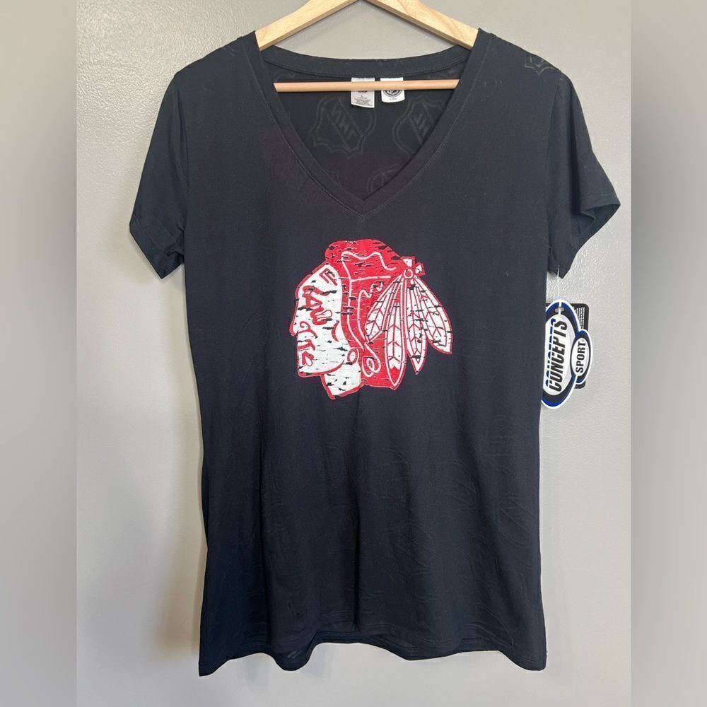 Concepts sport NHL Black Hawks Hockey women’s tee shirt large licensed